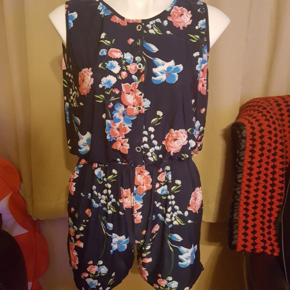 Ladies NWT blue floral romper XL
